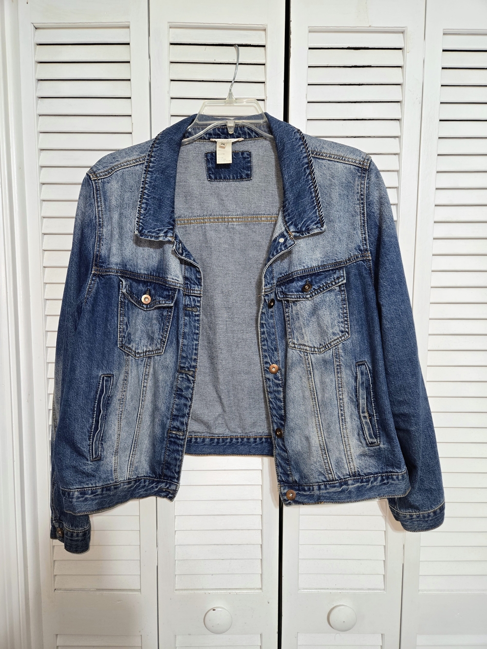 K Jordan Women's 2X Distressed Denim Jacket - Medium Blue